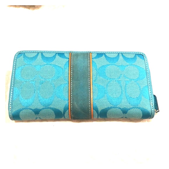 {C o a c h} Beautiful Wallet - Picture 1 of 3